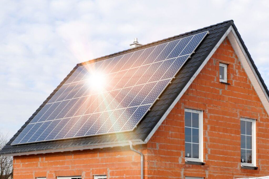 Rendement zonnepanelen lager op snikhete zomerdagen!